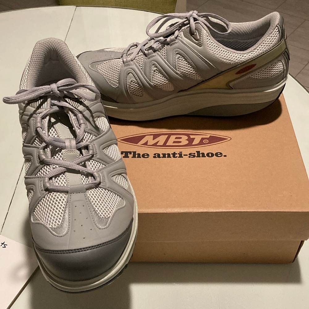 Men’s MBT walking shoes NWT
Size US 11 -UK 45